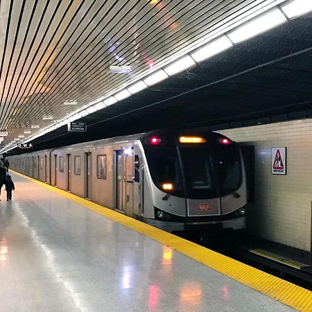 Executive Room In Toronto Next To Yorkdale Shopping Centre Экстерьер фото