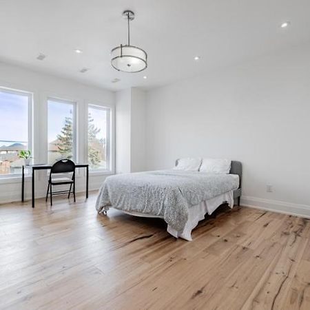 Executive Room In Toronto Next To Yorkdale Shopping Centre Экстерьер фото