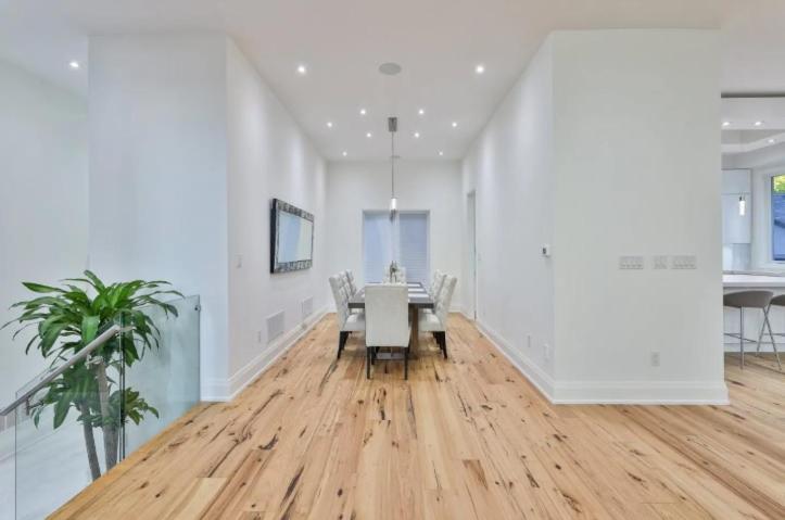 Executive Room In Toronto Next To Yorkdale Shopping Centre Экстерьер фото